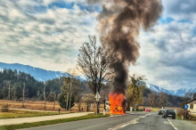 Bei Bushaltestelle: Fahrzeug ging in Kärnten in Flammen auf  