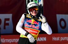 Domen Prevc na prvem treningu poletel kar 245,0 m