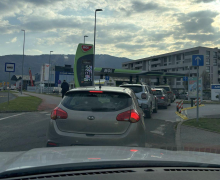 Vlada do 4. maja ukinja okoljske dajatve za pogonska goriva, ki bodo v torek dražja za 11 centov