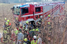 Stainz: Rasentraktor kippte um, Fahrer (75) unter Traktor eingeklemmt