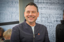 Bestsellerautor Sebastian Fitzek glaubt immer noch, dass Bücher floppen