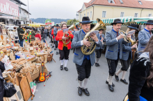 Mit Pauken und Trompeten: Der 160. Josefimarkt in Eberndorf ist nun offiziell eröffnet