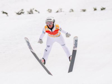 Nika Prevc le pol metra od rekorda