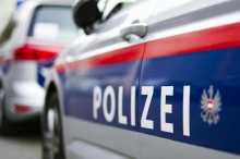 Fahrerflucht in Eggenberg: Polizei sucht Lenker von schwarzer Limousine