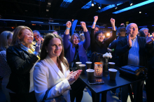 Prvi odzivi iz štabov: Zahvaljevanje volivcem in pogledovanje h koalicijam