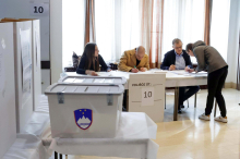 DVK do zdaj ni seznanjen z morebitnimi zahtevami po ponovnem štetju glasovnic