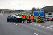 Vor Abfahrt Knittelfeld: E-Auto krachte auf Schnellstraße in Aufpralldämpfer 