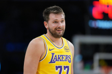 Lakersi 10. zaporedno zmago lovijo v Detroitu; Dončić znova igralec tedna
