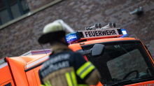 Feuer in Mehrfamilienhaus: Jugendlicher bei Brand schwer verletzt