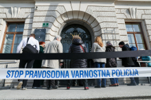 Sodišče. Zavajanje v referendumski kampanji ni vplivalo na končni izid referenduma