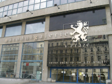 Politično motivirana poteza? Češki minister za kulturo odstavil direktorico Narodne galerije.