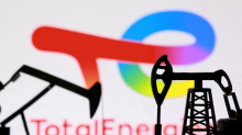 Total sposta gli investimenti dall’eolico alle fossili. E incassa da Trump un miliardo di dollari