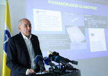 Janša dvomi o verodostojnosti predčasnega glasovanja: 