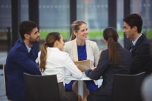 Uvek vi zovete prijatelje na viđanje? Psiholog otkriva zašto se prijatelji ne javljaju prvi – i šta to ZAISTA znači!