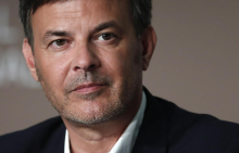 François Ozon o svoji politično angažirani priredbi Tujca: 