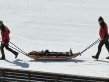 V Planici gre zares: Drinovec poletel 232 metrov, grd padec Heberleja