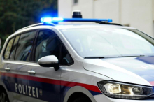 Goldkette gestohlen: Trickdiebin griff 70-Jährigem in den Schritt