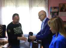 DRŽAVA UZ HEROJE SA KOŠARA Lider SNS Vučević poslao jasnu poruku: Srbija neće zaboraviti junake, borili su se za otadžbinu, danas za svoju decu!