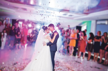 VATROMET, ŠLJOKICE I CVETNI ZID, JOŠ 500 EVRA: Koliko Valjevce košta svadba kad u svatove zovu i po 1.000 ljudi?! Stolica 35€, muzika i do 5.000! Ovo su cene