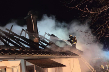 Wohnhaus brannte: 36 Personen, darunter drei Kinder, evakuiert