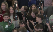 Mladi po tednih brez mobilnega telefona srečnejši