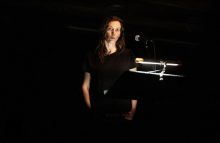 Gledališki esej Omerta Nine Dragičević z izhodiščem v padlem kulturniškem referendumu