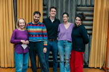 Radijska igra ne pred 4.30 niti po 5.00 z vprašanji odnosa do domačega kraja, emigracije in vračanja