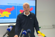 Močen veter bo pihal naslednjih 36 ur, prebivalci severa države dobili opozorila na telefone