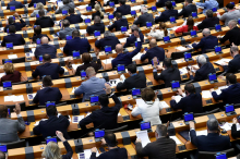 Evropski poslanci potrdili trgovinski dogovor med EU-jem in ZDA