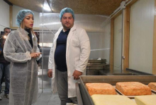 JOŠ JEDNO OBEĆANJE PREDSEDNIKA VUČIĆA ISPUNJENO! Mesarović dodelila rešenja u Zlotu i Luki: Cilj je da imamo srpske kvalitetne proizvode, jer su najbolji!