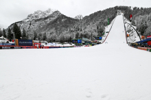 Načrt B za petek: trening skakalk morda med tekmo skakalcev