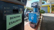 Prezzi diversi, rifornimenti poco flessibili: perché molti distributori hanno esaurito il carburante