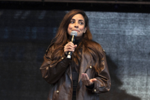 Vorwürfe gegen Ulmen: Fernandes bei Demo trotz Morddrohungen