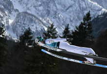 Prva serija moške tekme: Rok Oblak poletel 217 m