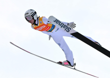 Nov svetovni rekord – Nika Prevc poletela kar 242,5 m!