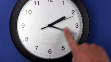V nedeljo bomo ure premaknili na poletni čas in spali uro manj
