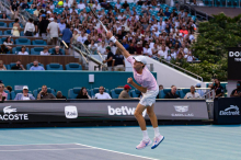 Sinner sedmič zapored premagal Zvereva, v finalu Miamija tudi Lehečka