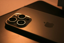 Apple z iOS 27 odpira Siri za zunanje UI klepetalne robote