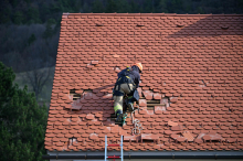 V sobotnem odpravljanju posledic vetroloma skoraj 300 intervencij, gasilci ponovno na terenu