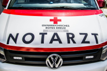 Weiz: 55-Jähriger wurde unter Traktor eingeklemmt und verletzt