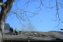 Konec tedna stekle številne akcije pomoči po četrtkovi vetrovni ujmi