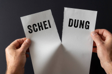 Scheidung nicht verkraftet: Schilder-Demo bei Ex-Schwiegereltern