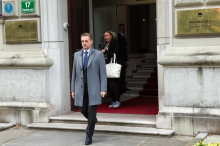 Golob pozval h koaliciji narodne enotnosti. Vrtovec odvrnil, da je zaupanje porušeno.