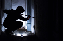 Ein Verdächtiger flüchtig : Nachbar ertappt rumänischen Einbrecher auf frischer Tat 