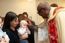 Berührende Zeremonie: Gottes Segen für die kleinen Erdenbürger