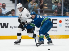 Nadaljuje se srdit boj za končnico, Kopitarjevi opazujejo