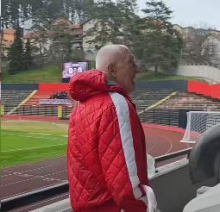 OVO JE LAV, UŽIČKA LEGENDA! Decenije prolaze, generacije se smenjuju, ali on ostaje! Prodaje grickalice i čuvene zanimacije, ali mnogo češće ih poklanja (VIDEO)