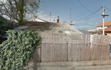 NA OVOM MESTU U BEOGRADU NALAZI SE NAJUŽA ULICA! Dvoje ne mogu da se mimoiđu, jedva prođe i bicikl, a uneti tamo nameštaj nemoguća je misija! Široka jedva metar