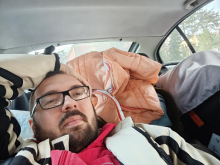 Oglasio se Marko koji je 10 dana spavao u kolima ispred bolnice u Nišu: Njegov potez oduševio Srbiju! 