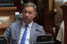 TUŽILAŠTVO POKRENULO ISTRAGU ZBOG LAŽNIH SMS PORUKA ČLANOVIMA SNS! U prostorijama Aleksićeve stranke nađeni omoti SIM kartice, iscepani papir i laptop (VIDEO)